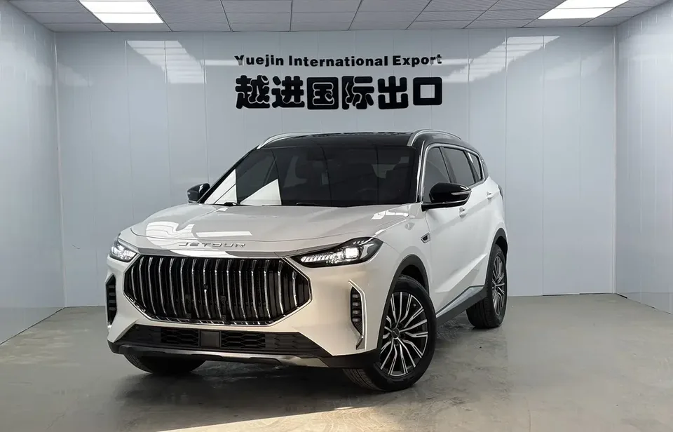 Jetour Jietu X70 PLUS Jietu X70 PLUS JETOUR X70 PLUS 2023 1.5T DCT Brave PLUS 5-seater 2023 — photo 1, buy with delivery to Moscow