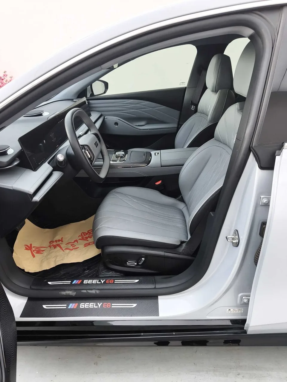 Geely Galaxy E8 Galaxy E8 575km Qihang Intelligent Driving Edition 2025 — thumbnail 3