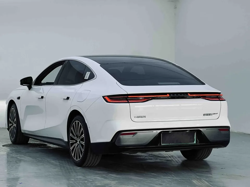 Geely Galaxy E8 Galaxy E8 575km Qihang Intelligent Driving Edition 2025 — thumbnail 4