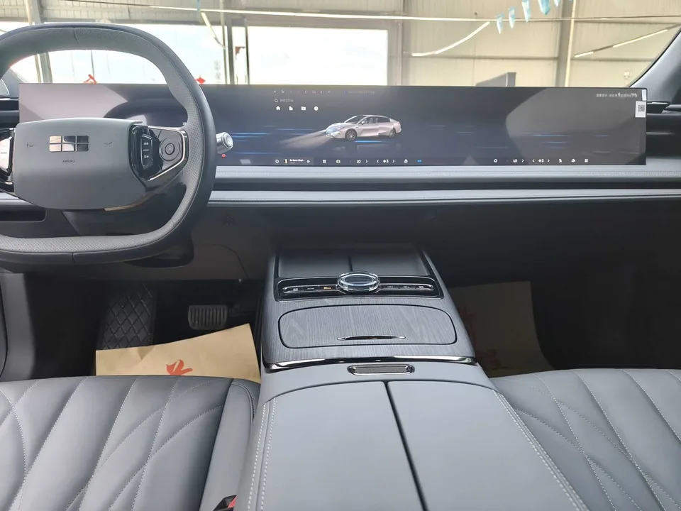 Geely Galaxy E8 Galaxy E8 575km Qihang Intelligent Driving Edition 2025 — thumbnail 5