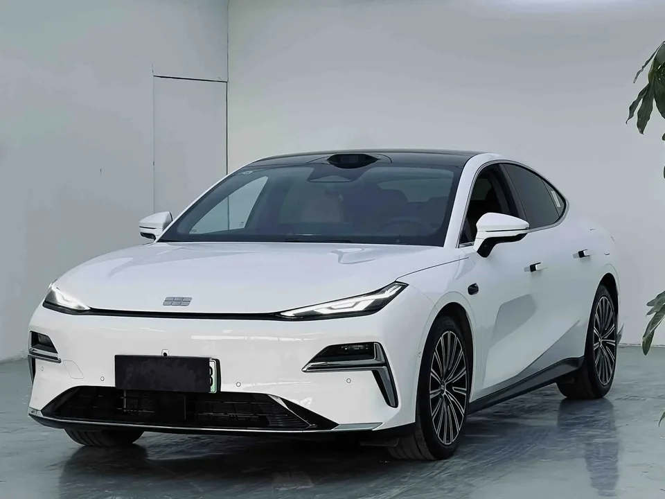 Geely Galaxy E8 Galaxy E8 575km Qihang Intelligent Driving Edition 2025 — photo 1, buy with delivery to Moscow