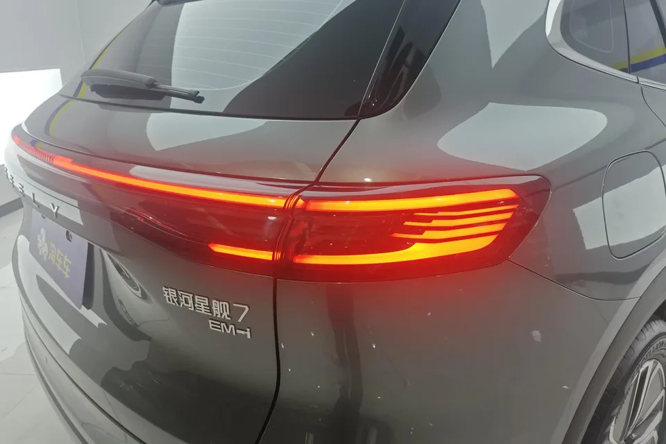 Geely Galaxy Starship 7 EM-i Galaxy Starship 7 EM-i 120KM Exploration+ 2025 — thumbnail 2