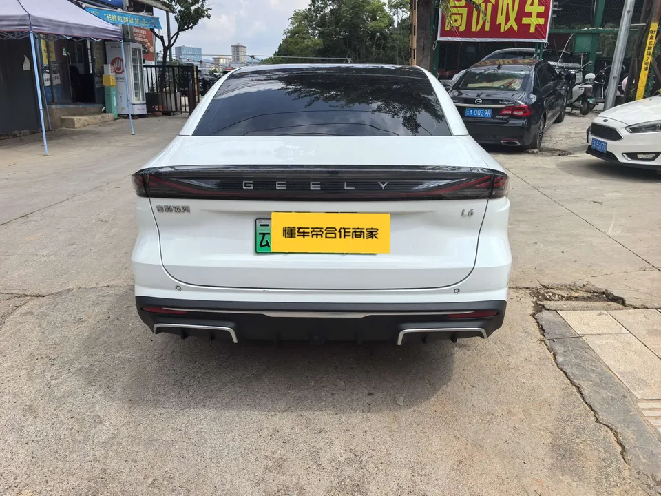 Geely Galaxy L6 Galaxy L6 Creative Edition 1.5T DHT 125km 2024 — thumbnail 2