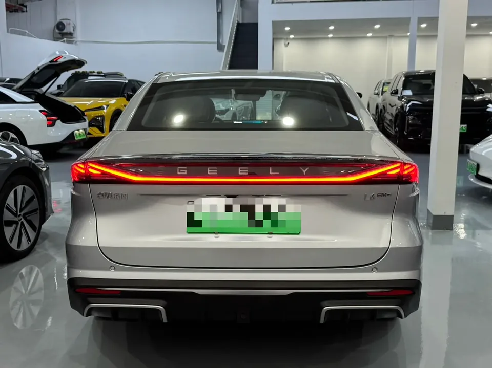 Geely Galaxy L6 Galaxy L6 1.5 EM-i DHT 140KM Starship Edition 2025 — thumbnail 2