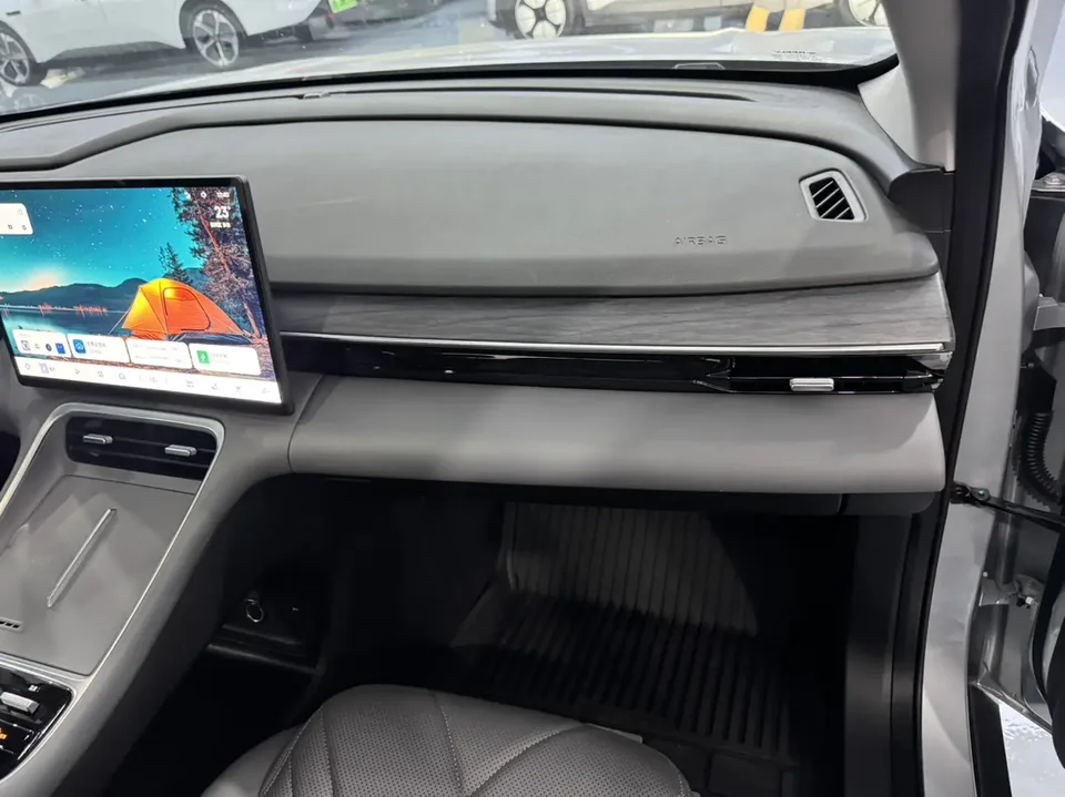 Geely Galaxy L6 Galaxy L6 1.5 EM-i DHT 140KM Starship Edition 2025 — thumbnail 3