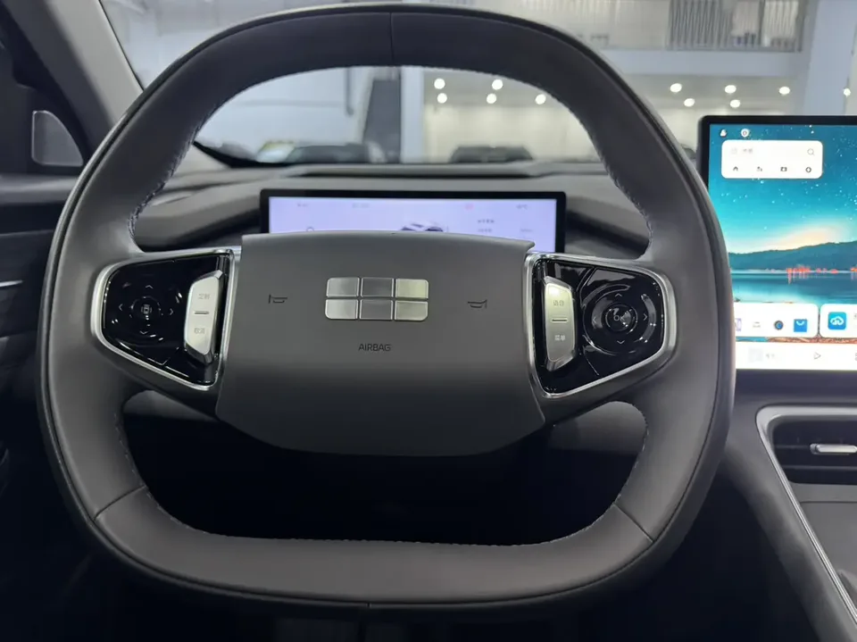Geely Galaxy L6 Galaxy L6 1.5 EM-i DHT 140KM Starship Edition 2025 — thumbnail 4