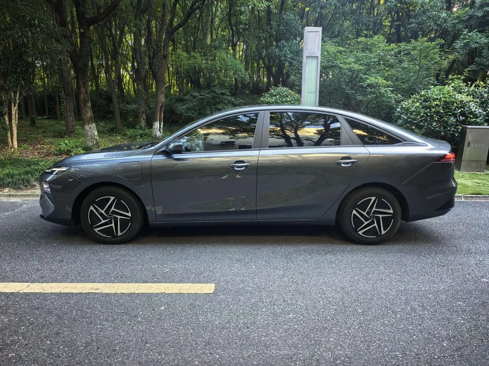 Roewe D6 Roewe D6 450km Premium Edition 2025 — thumbnail 4