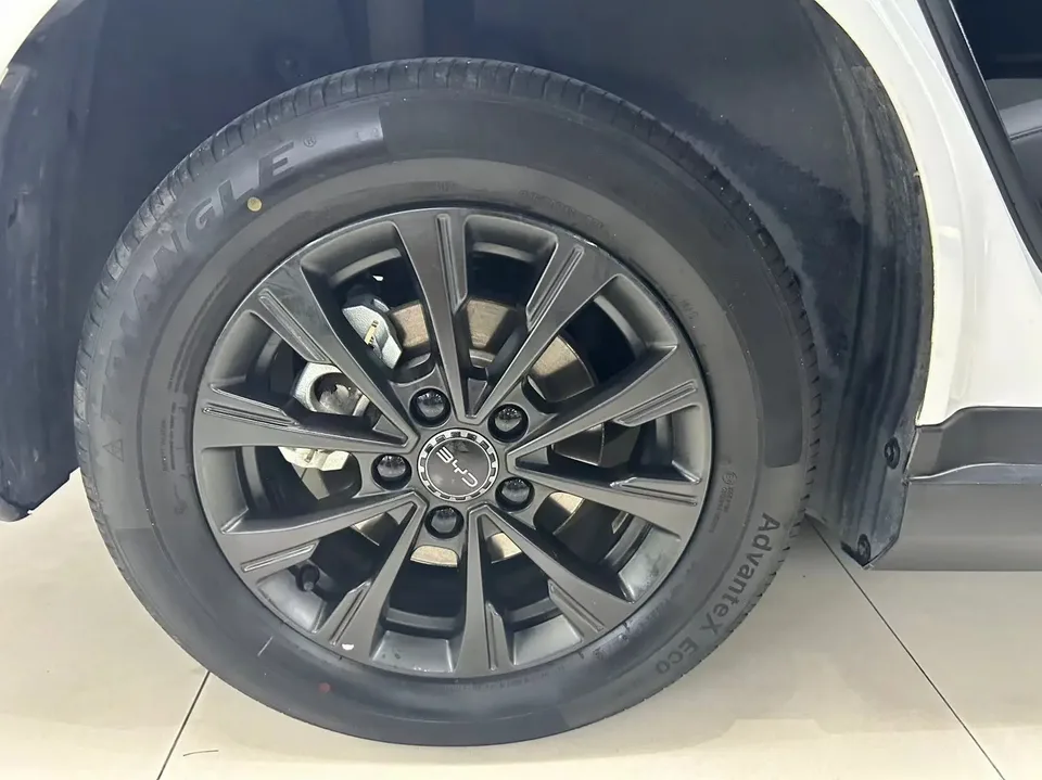 BYD e7 BYD e7 520km Smart Edition 2025 — thumbnail 3