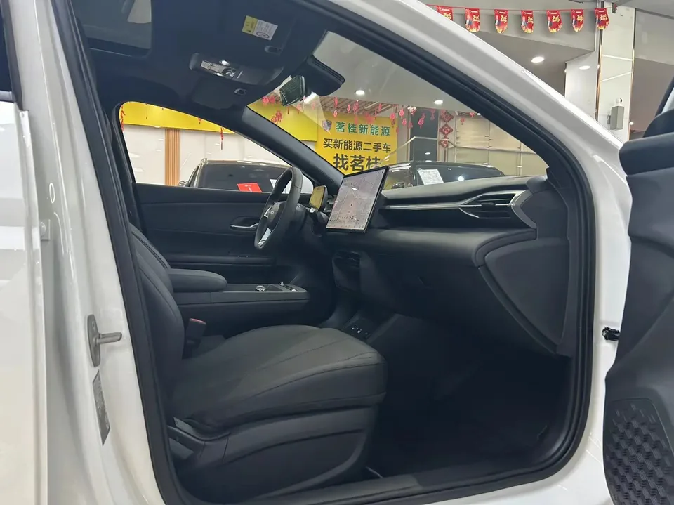 BYD e7 BYD e7 520km Smart Edition 2025 — thumbnail 4