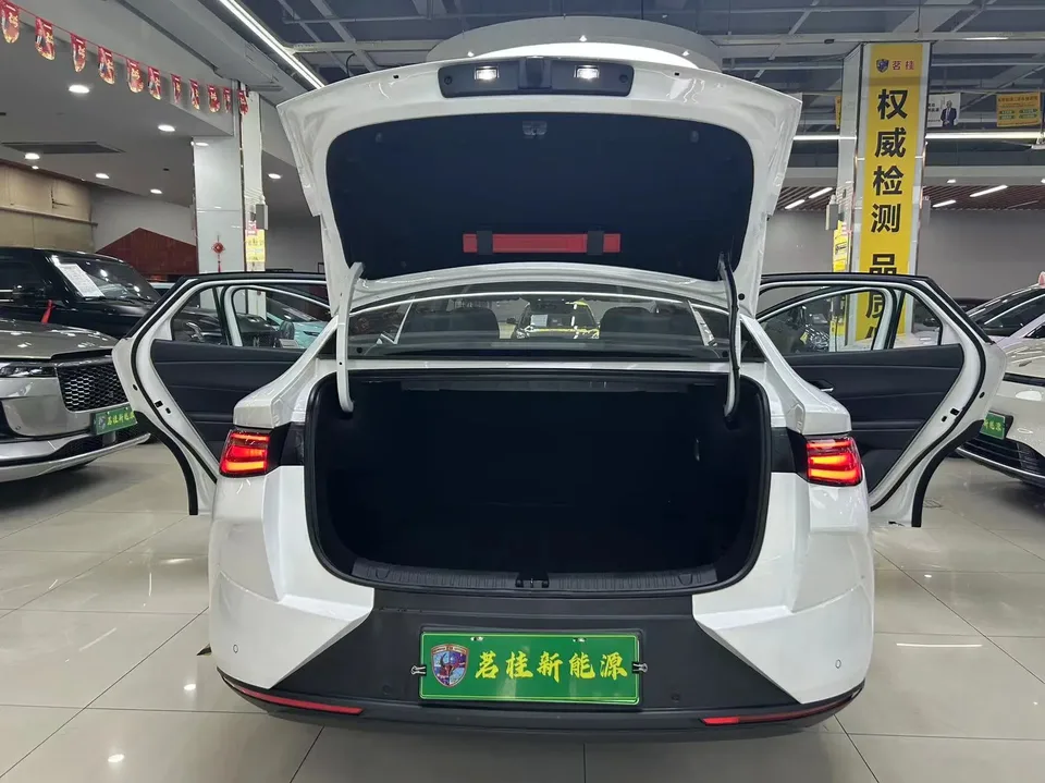 BYD e7 BYD e7 520km Smart Edition 2025 — thumbnail 5