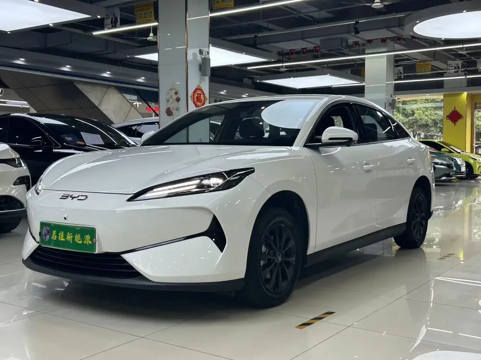 BYD e7 BYD e7 520km Smart Edition 2025 — photo 1, buy with delivery to Moscow