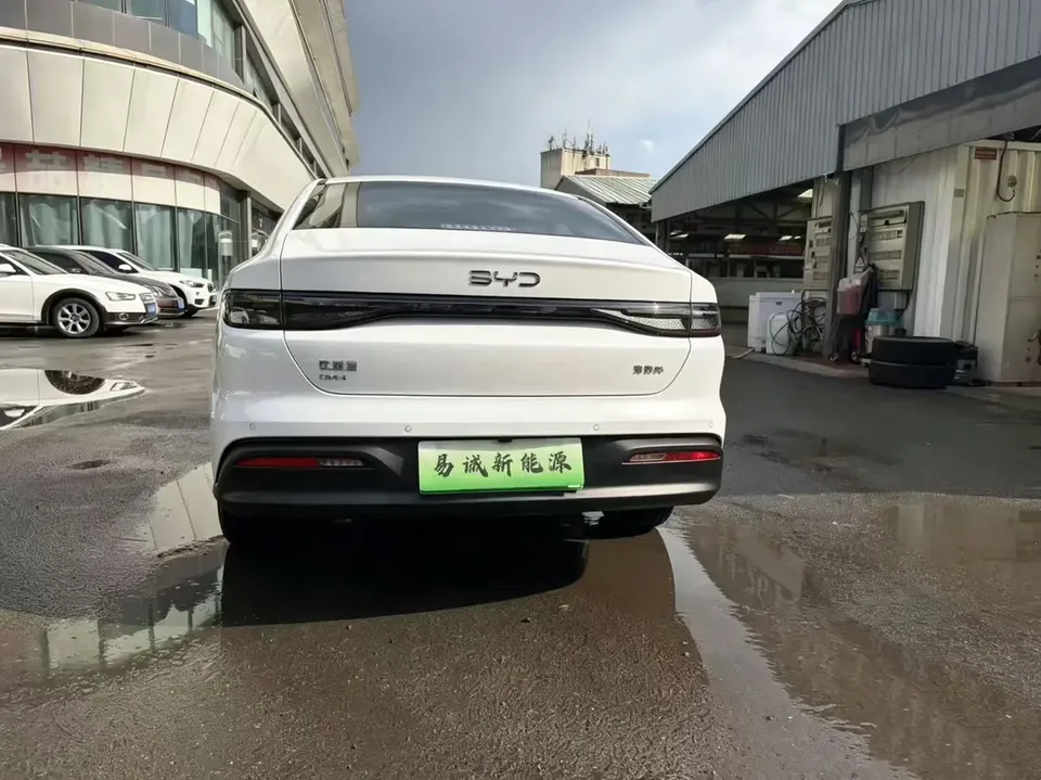 BYD Seal 05DM Seal 05DM DM-i 210KM Premium 2026 — thumbnail 2
