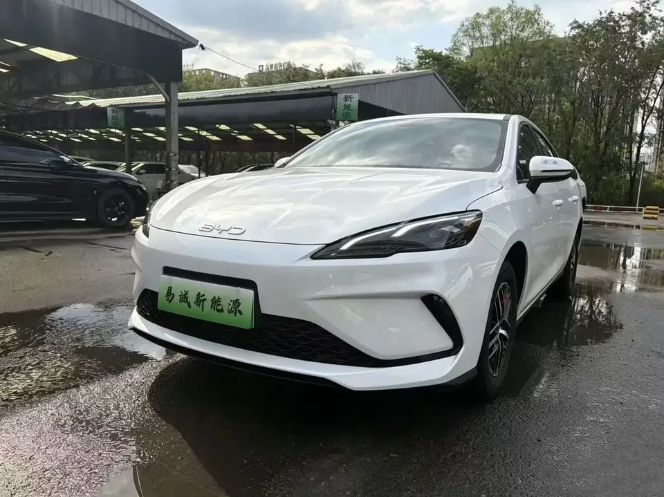 BYD Seal 05DM Seal 05DM DM-i 210KM Premium 2026 — photo 1, buy with delivery to Moscow