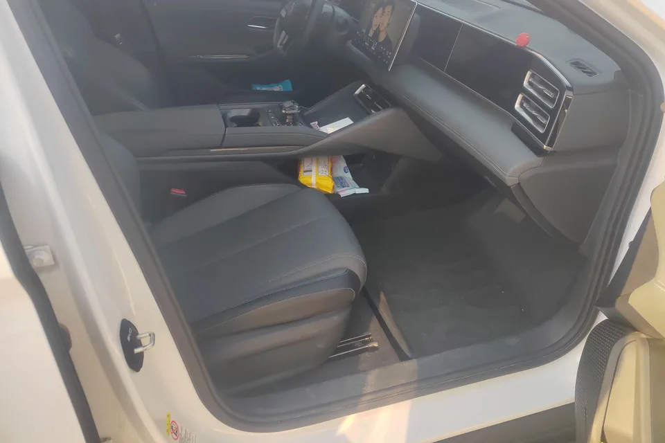 BYD Qin L DM Qin L DM Intelligent Driving Edition DM-i 80KM Leading Edition 2025 — thumbnail 3