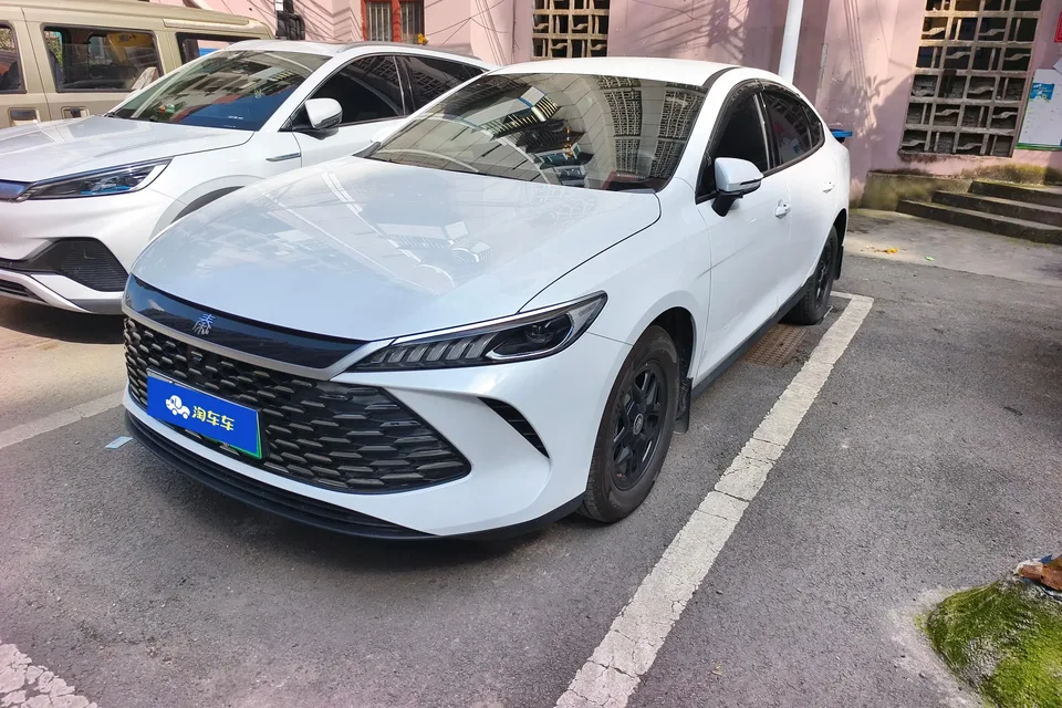 BYD Qin PLUS DM Qin PLUS DM Intelligent Driving Edition DM-i 128KM Progressive Edition 2025 — photo 1, buy with delivery to Moscow