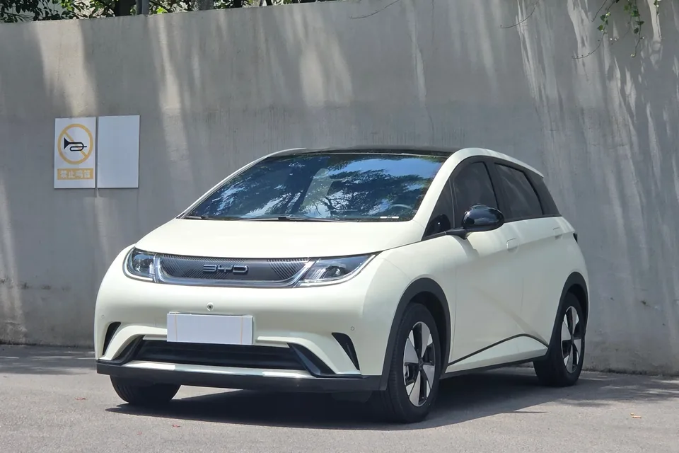 BYD Dolphin dolphin Glory Edition 420km Freedom Edition 2024 — photo 1, buy with delivery to Moscow