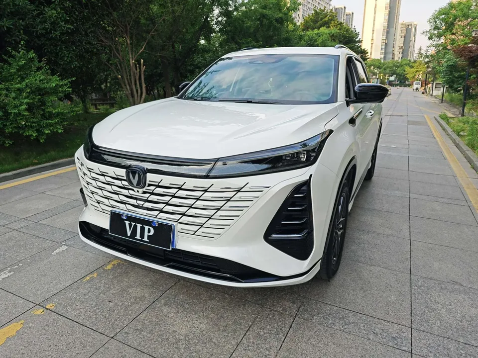 Changan CS75PLUS Changan CS75 PLUS The third generation champion version 1.5T automatic intelligent driving style 2024 — photo 1, buy with delivery to Moscow