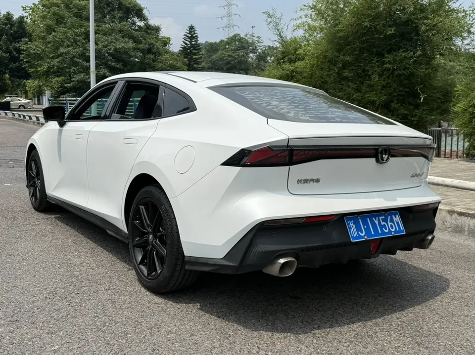Changan UNI-V Changan UNI-V 1.5T Premium 2024 — thumbnail 2