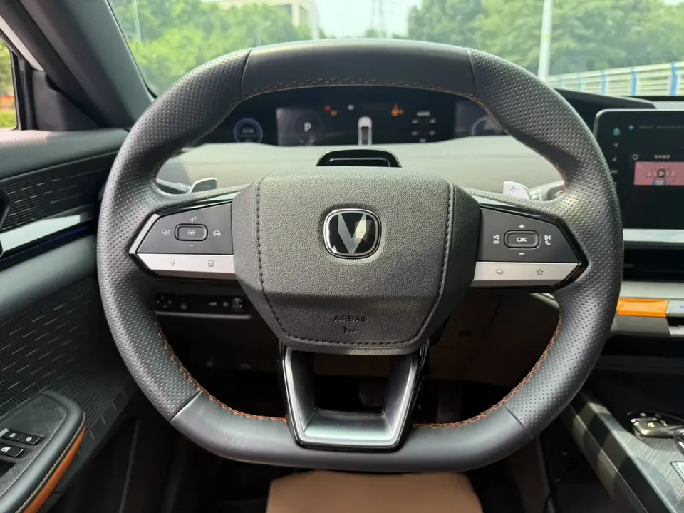 Changan UNI-V Changan UNI-V 1.5T Premium 2024 — thumbnail 3