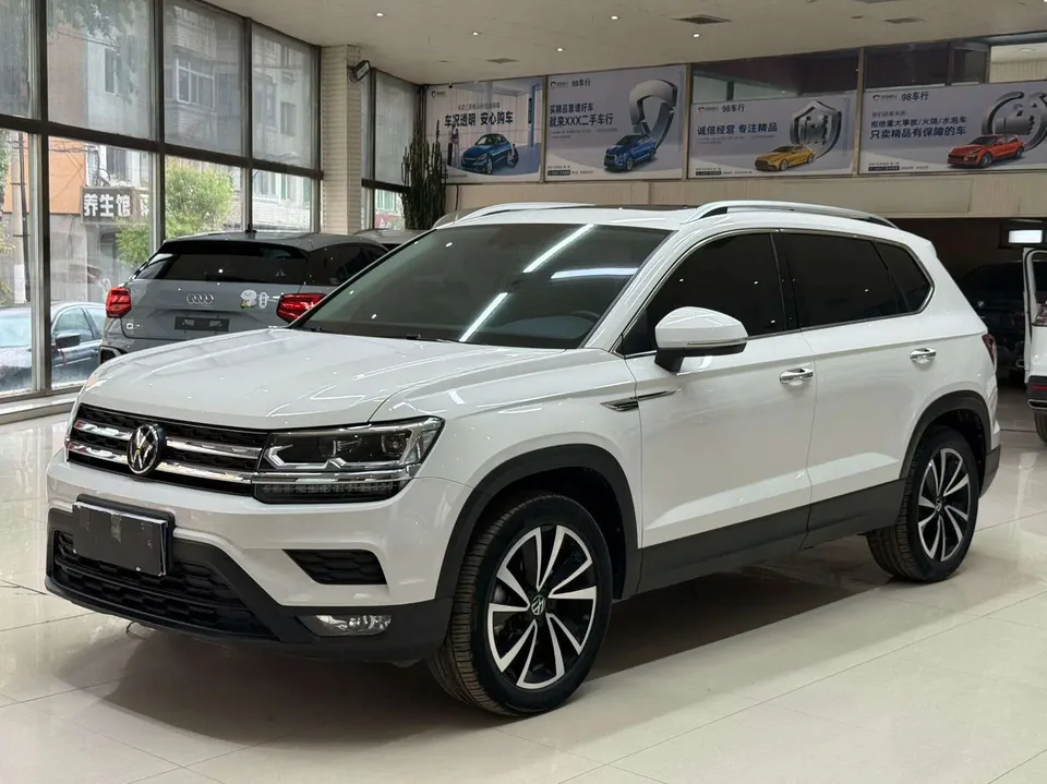 Volkswagen Tharu tuyue 280TSI 2WD Deluxe Edition 2022 — photo 1, buy with delivery to Moscow