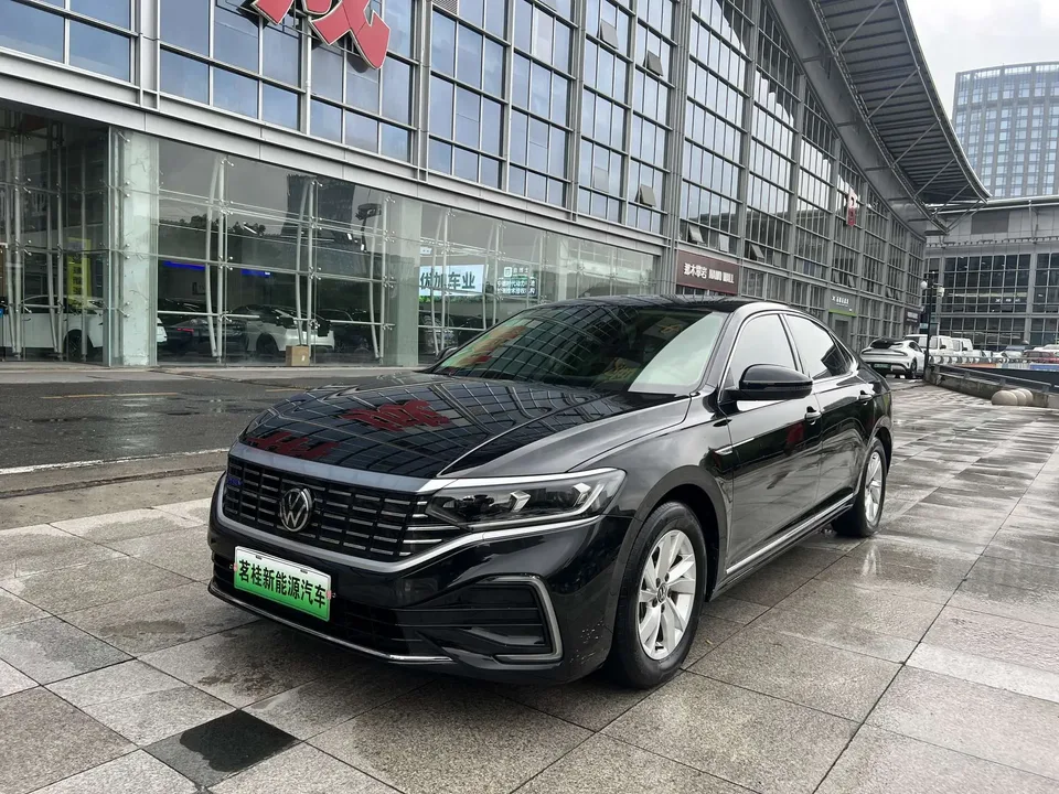 Volkswagen Passat PHEV Passat PHEV 430PHEV Hybrid Business Edition 2022 — photo 1, buy with delivery to Moscow