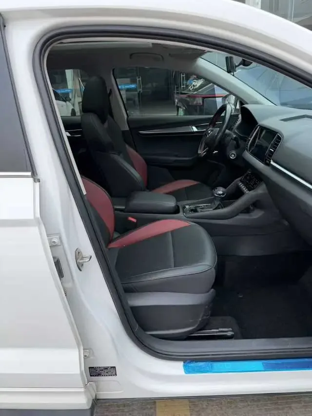 Skoda Karoq Korok TSI280 Luxury Edition 2022 — thumbnail 3