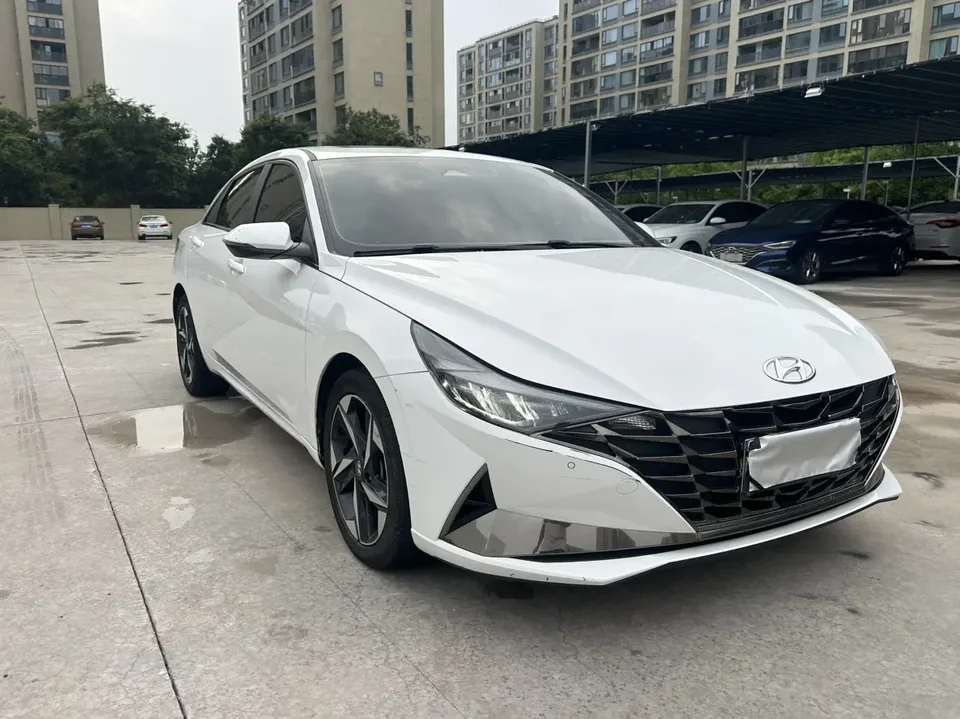 Hyundai Elantra Elantra 1.5L CVT LUX Premium Edition 2022 — миниатюра 2