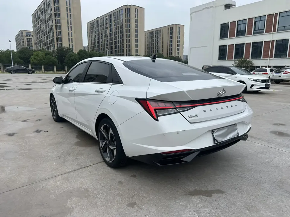 Hyundai Elantra Elantra 1.5L CVT LUX Premium Edition 2022 — фото 1, купить с доставкой в Москву