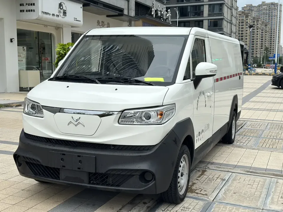 New Geo Geooteng Geooteng GioAoTeng 2024 Pro Standard Edition 41.93kWh Tianjin Guoxuan 2024 — фото 1, купить с доставкой в Москву