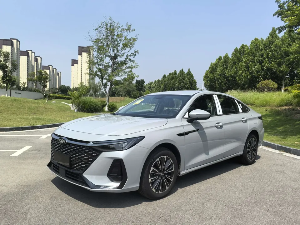Chery Fengyun A8 Fengyun A8 70km Standard 2025 — photo 1, buy with delivery to Moscow