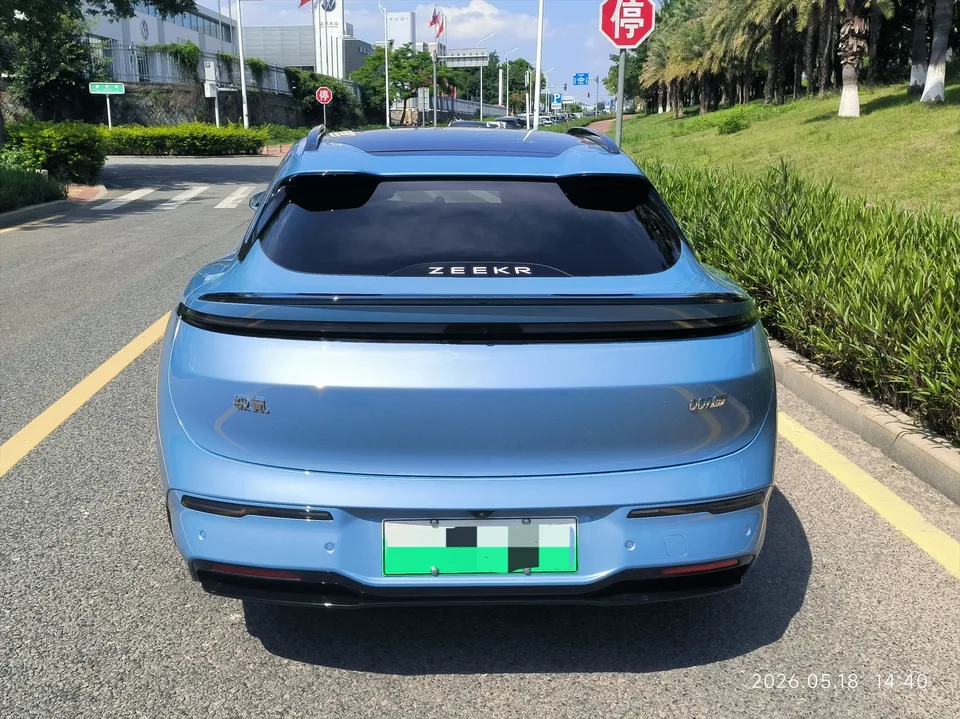 Zeekr 007GT ZEEKR 007GT Four-wheel drive intelligent driving version 75kWh 2025 — миниатюра 2