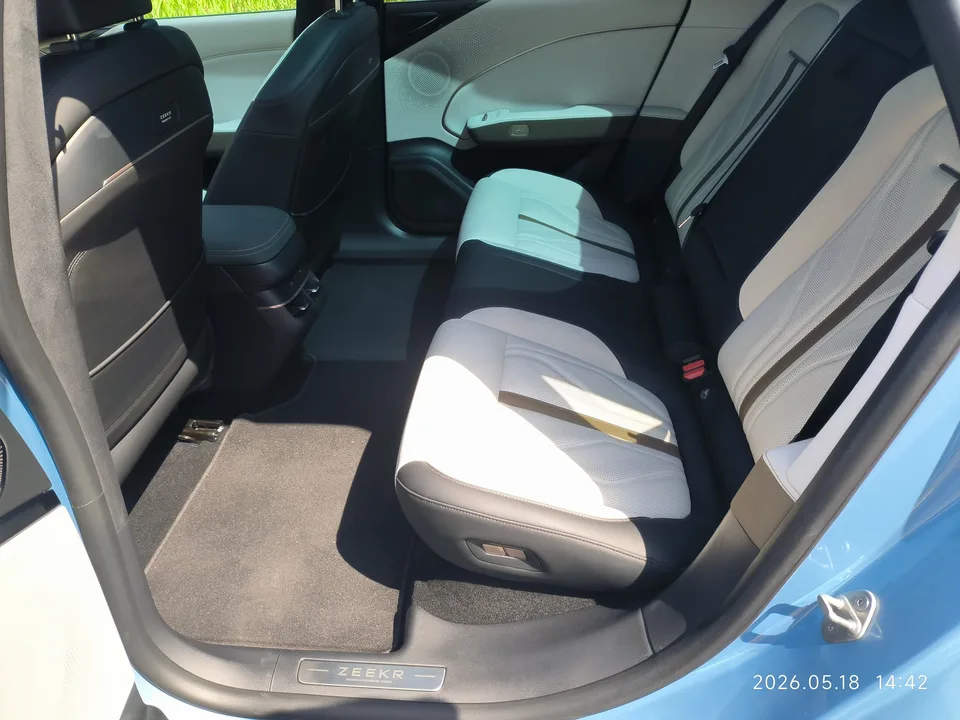 Zeekr 007GT ZEEKR 007GT Four-wheel drive intelligent driving version 75kWh 2025 — миниатюра 3