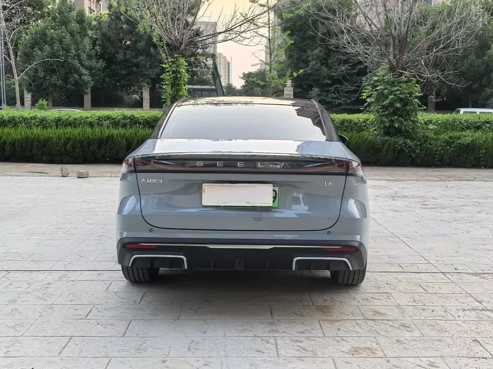 Geely Galaxy L6 Galaxy L6 1.5T DHT 125km Starship 2023 — thumbnail 2
