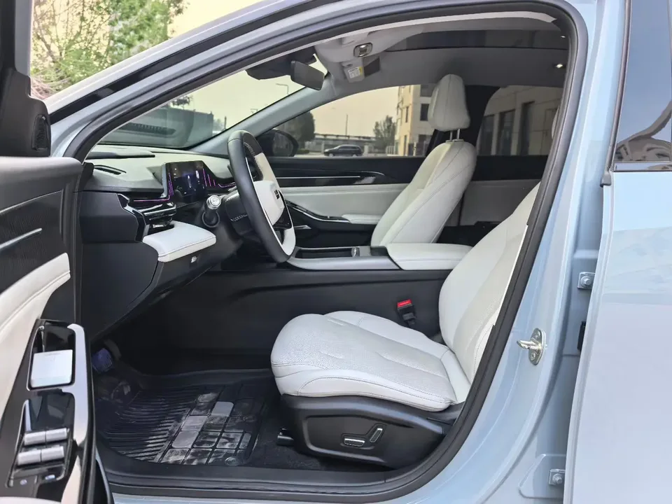 Geely Galaxy L6 Galaxy L6 1.5T DHT 125km Starship 2023 — thumbnail 3