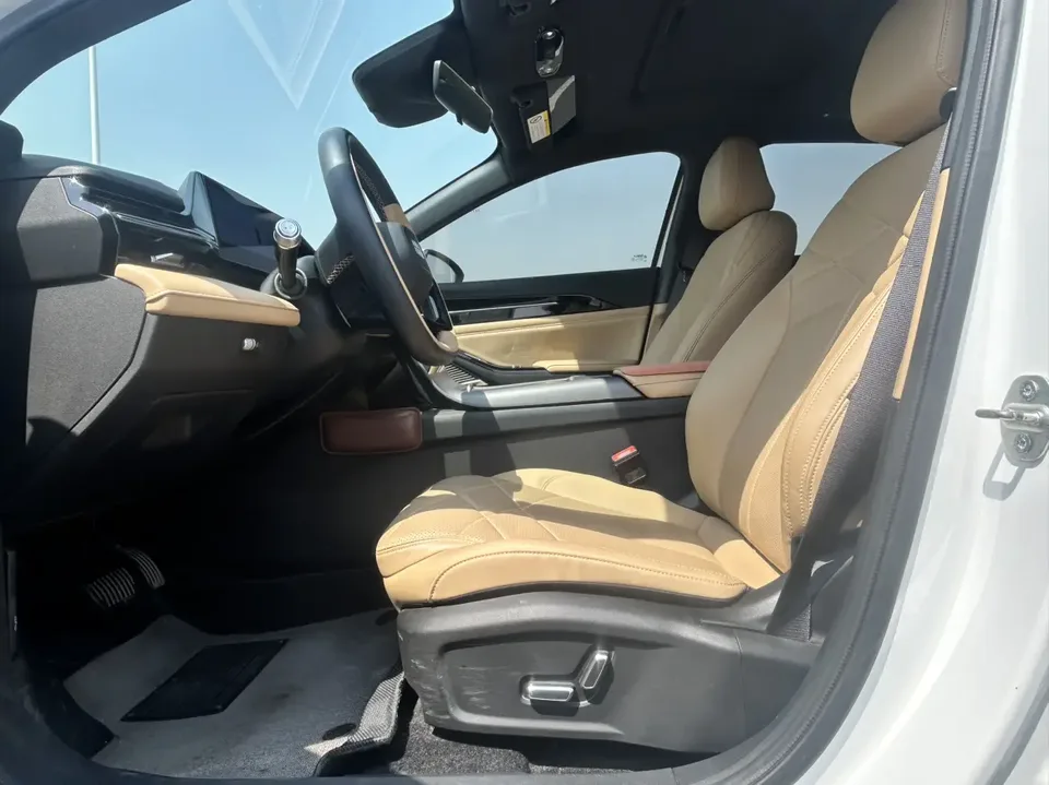 Geely Galaxy L6 Galaxy L6 Longteng version 1.5T DHT 125km PLUS 2024 — thumbnail 5