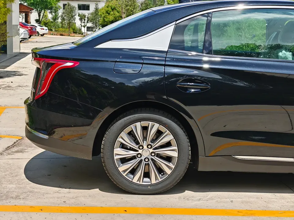 Hongqi E-QM5 Hongqi E-QM5 500km travel version 100kW 2024 — thumbnail 4