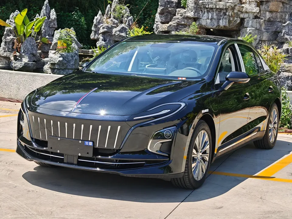 Hongqi E-QM5 Hongqi E-QM5 500km travel version 100kW 2024 — photo 1, buy with delivery to Moscow