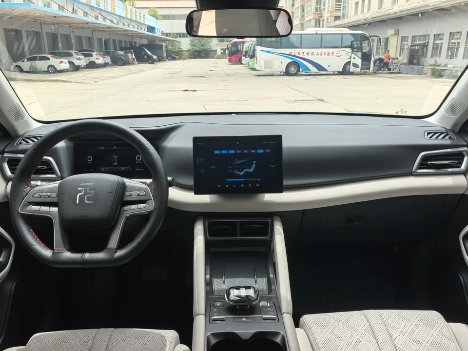 BYD Yuan Up Yuan UP 301KM Leading Type 2024 — thumbnail 3
