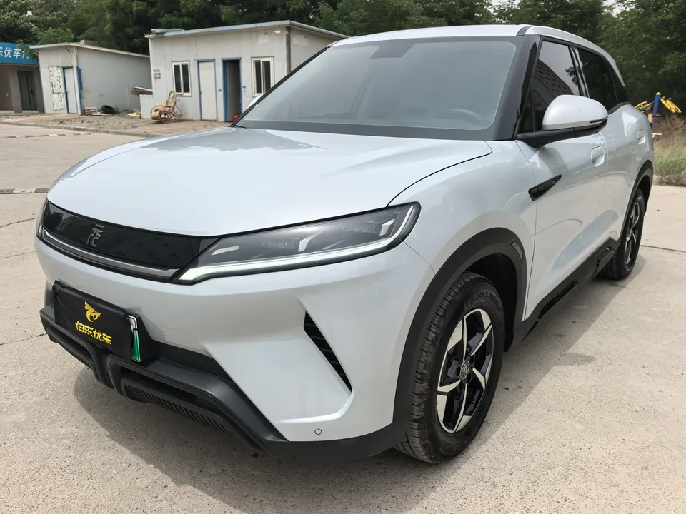 BYD Yuan Up Yuan UP 301KM Leading Type 2024 — photo 1, buy with delivery to Moscow