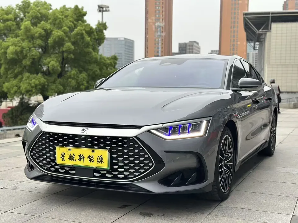 BYD Han DM Chinese DM DM-i 121KM Premium 2022 — photo 1, buy with delivery to Moscow