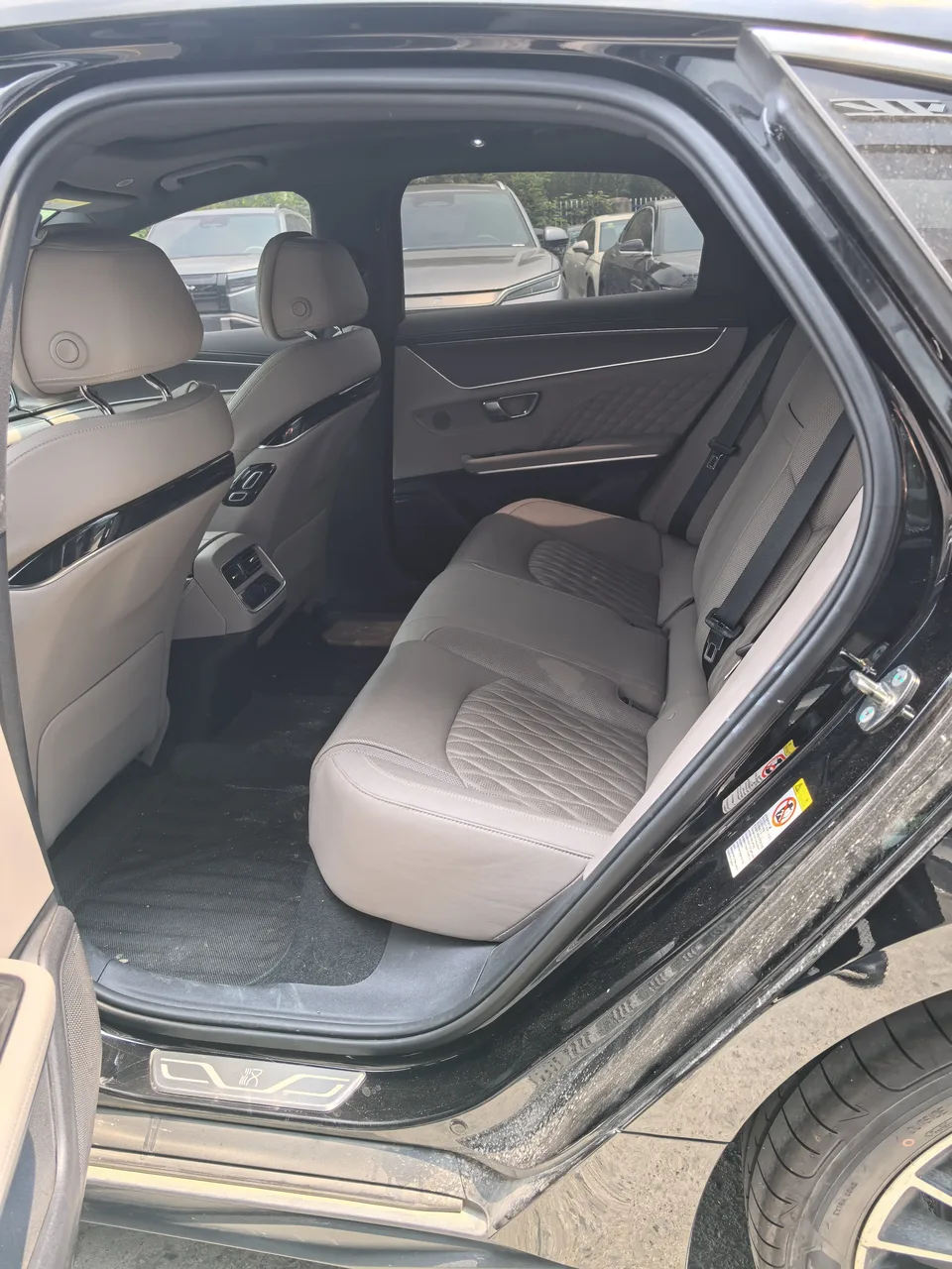 BYD Han DM HAN DM DM-i Honor Edition 121KM Premium Edition 2024 — thumbnail 3