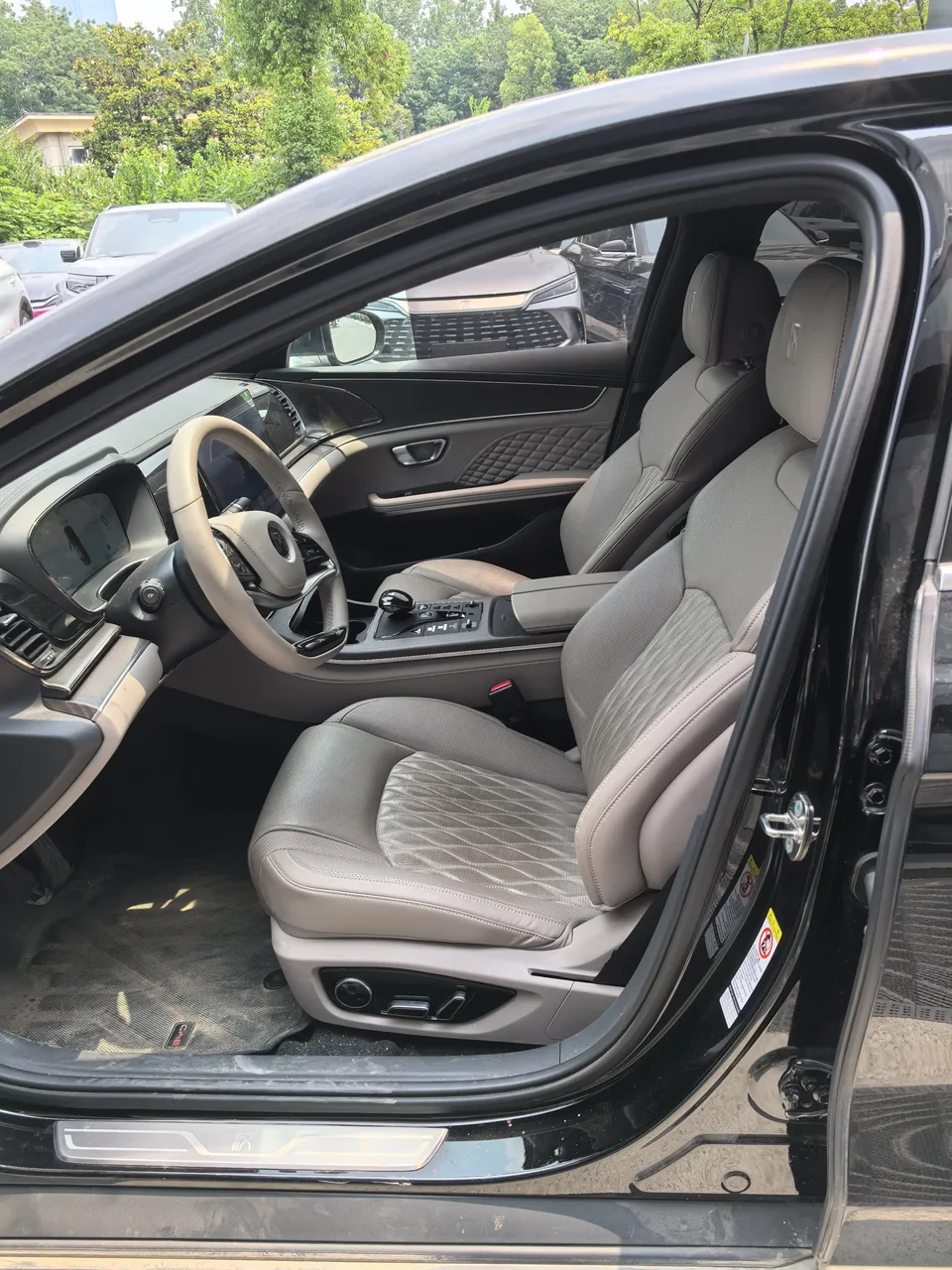 BYD Han DM HAN DM DM-i Honor Edition 121KM Premium Edition 2024 — thumbnail 5