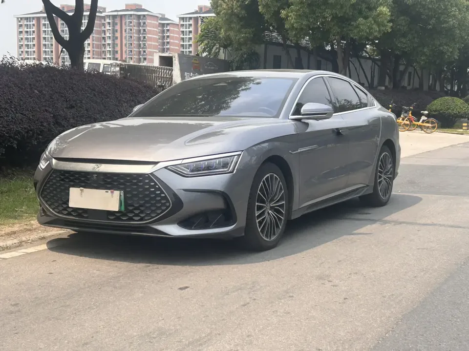BYD Han DM Chinese DM DM-i 121KM Premium 2022 — photo 1, buy with delivery to Moscow