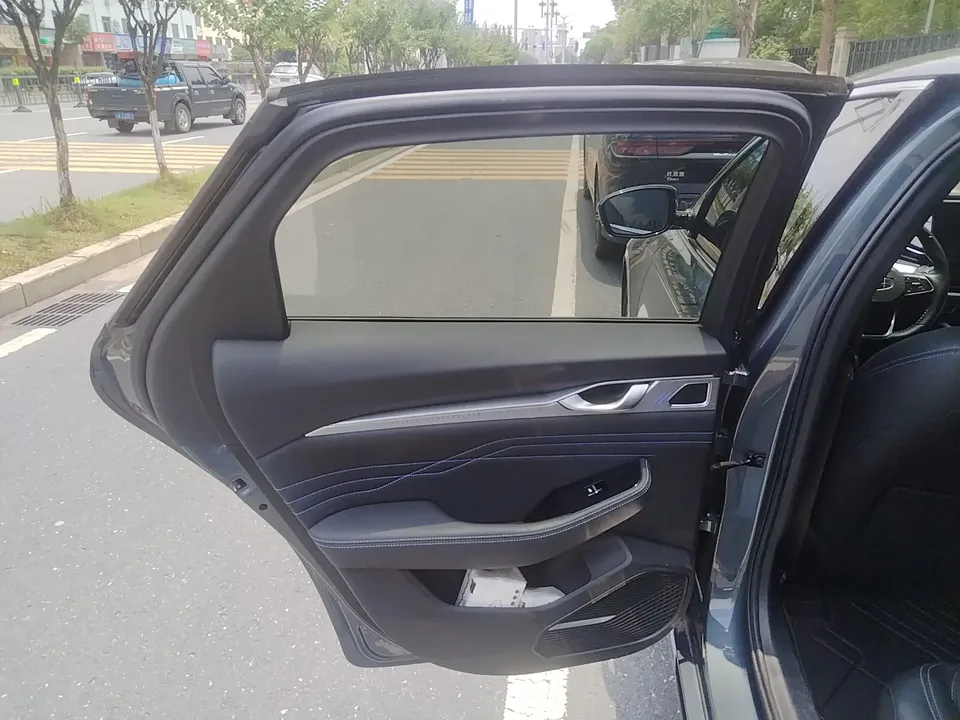 Geely Preface Xing Rui 1.5T Dongfang Yao Fuyao Edition 2025 — thumbnail 5