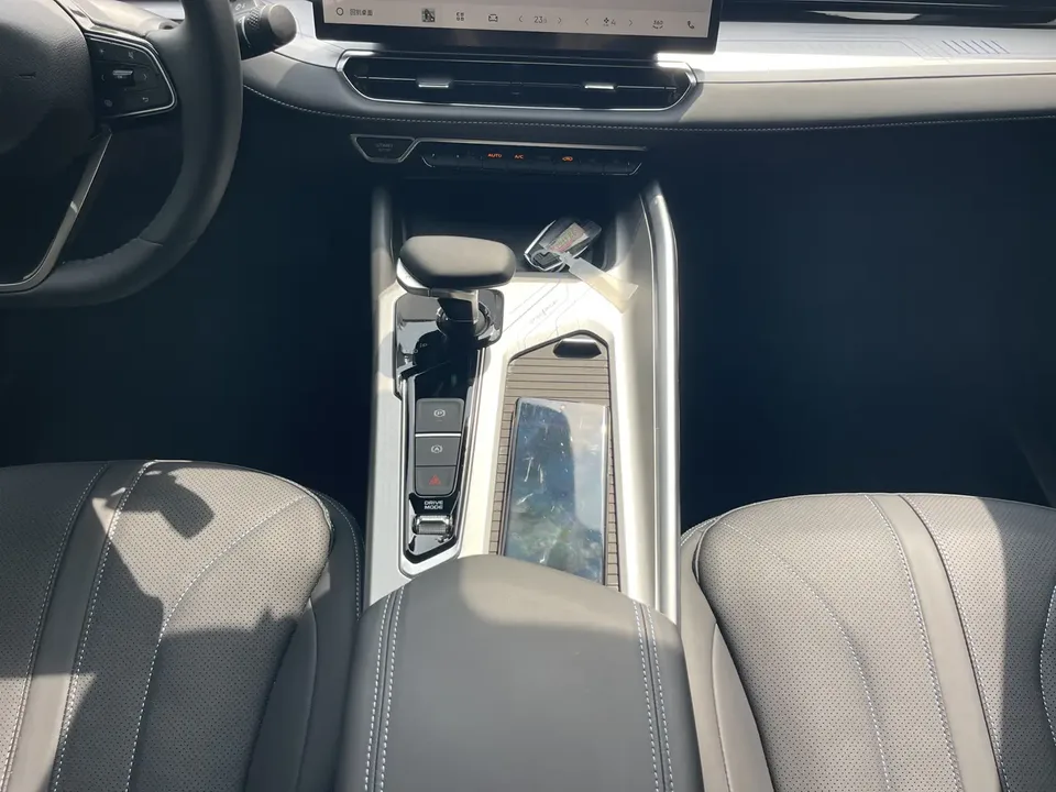 Geely Preface Xing Rui Xingrui 2025 1.5T Dongfangyao Kunlun Edition 2025 — thumbnail 4