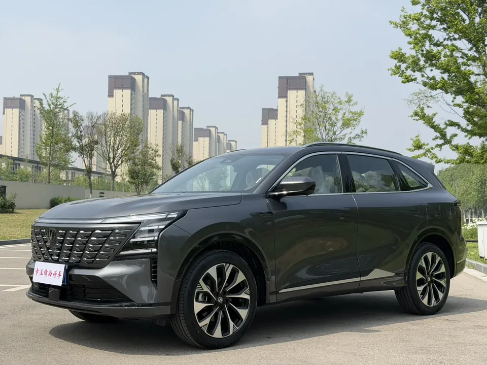 Changan CS75PLUS CS75 PLUS Fourth Generation Ultra 2.0T New Blue Whale Wind Edition 2025 — photo 1, buy with delivery to Moscow