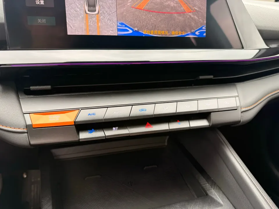 Changan UNI-V UNI-V 1.5T exclusive model 2023 — thumbnail 3