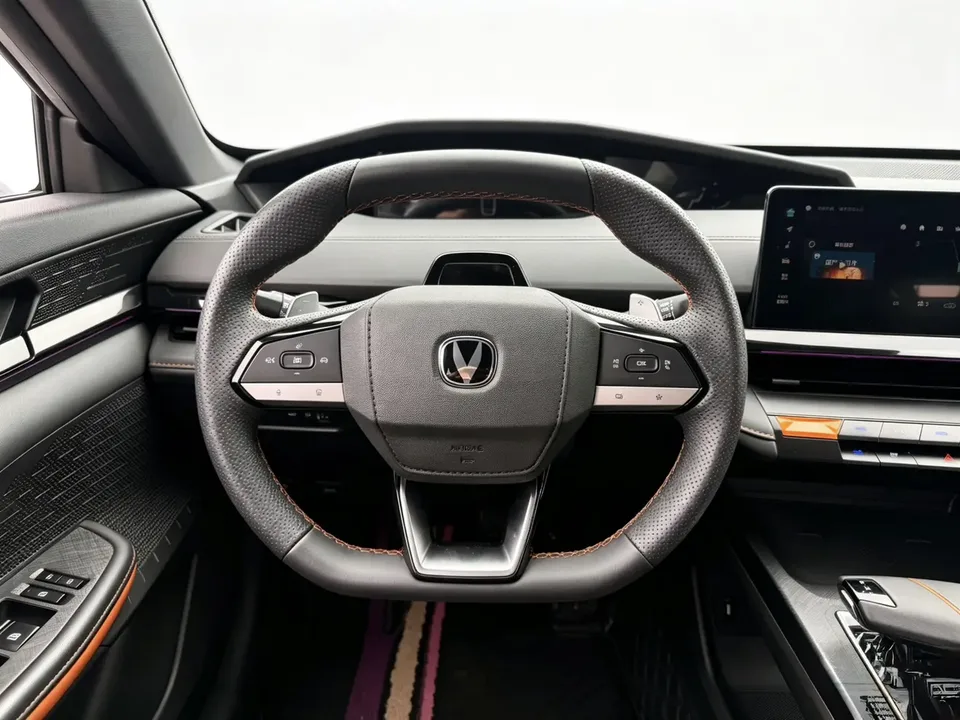 Changan UNI-V UNI-V 1.5T exclusive model 2023 — thumbnail 4