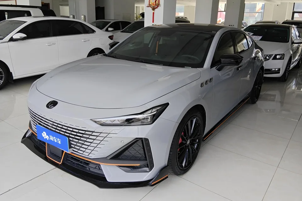 Changan UNI-V UNI-V 1.5T Sports Edition 2022 — photo 1, buy with delivery to Moscow