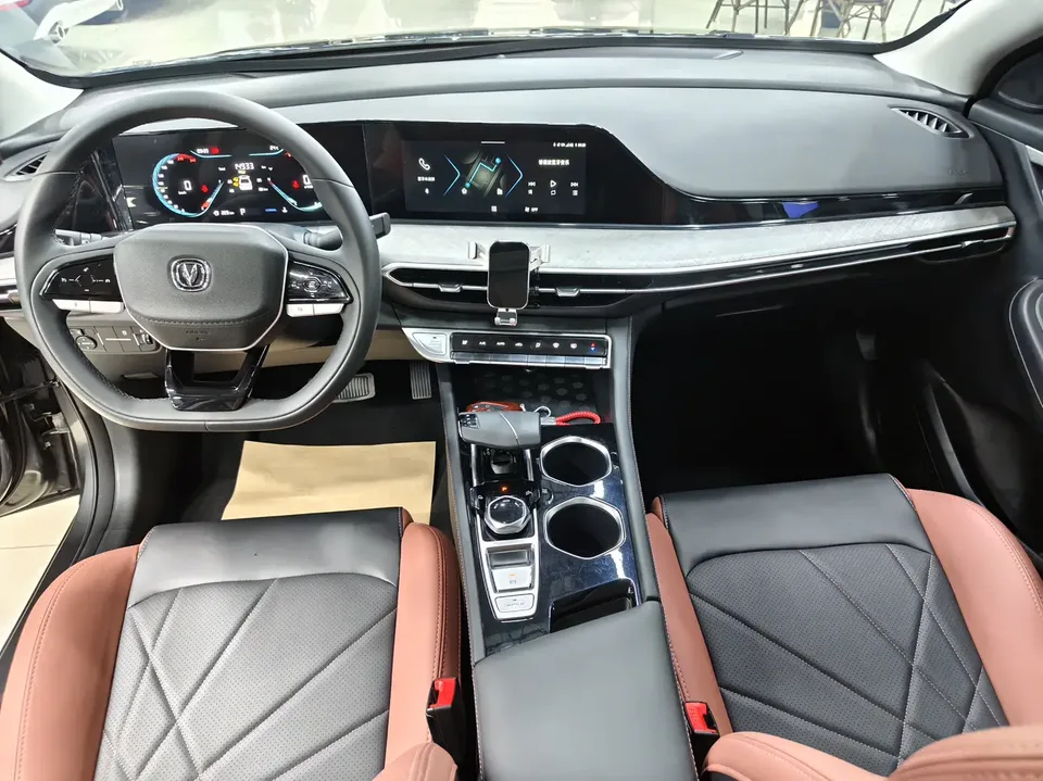 Changan Escape Escape Eado PLUS Blue Whale NE 1.4T GDI DCT Premium Edition 2022 — thumbnail 2